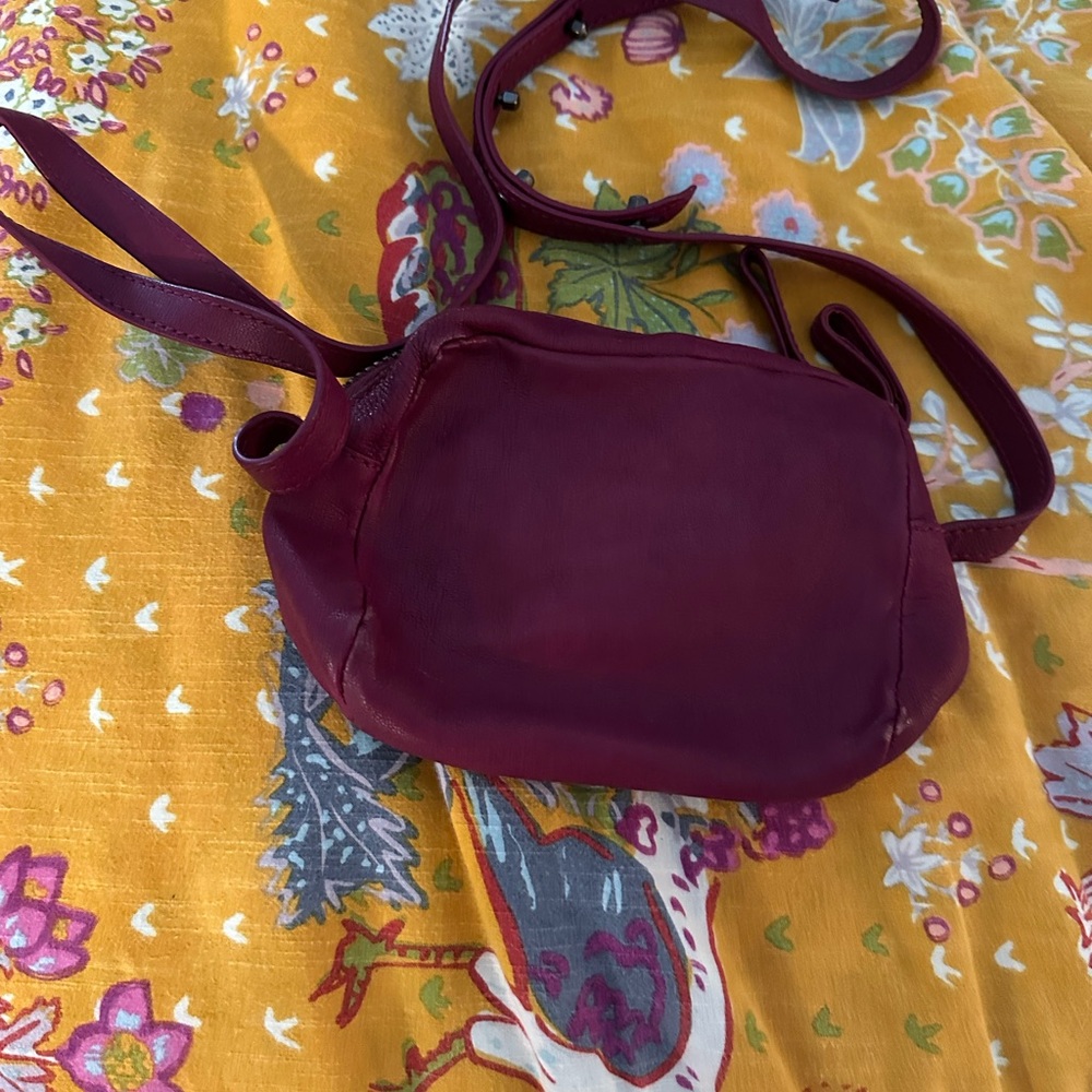 Elegant Burgundy Leather Crossbody Bag